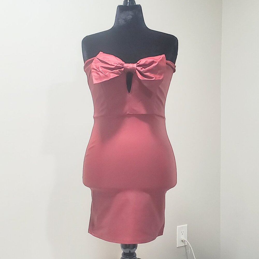 MUST HAVE RED STRAPLESS CUTOUT MINI DRESS WITH LARGE FRONT BOW SIZE M